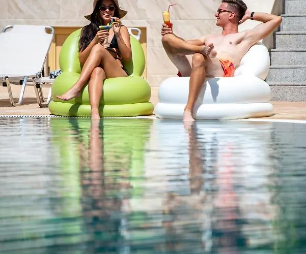 Maria Palace Hotell 4*