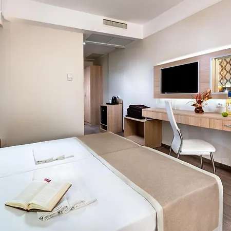 מלון Maria Palace סאני ביץ'