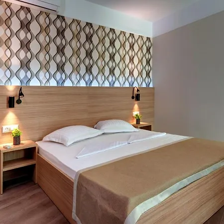 Maria Palace מלון סאני ביץ'