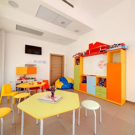 Maria Palace מלון סאני ביץ'