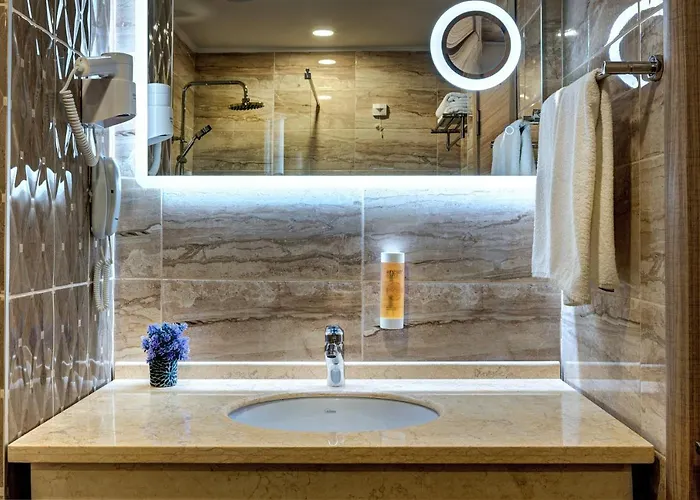 Отель Maria Palace 4*